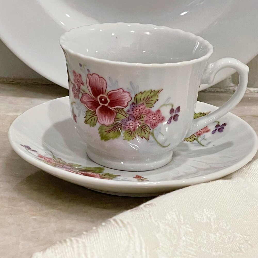 Mini cup & saucer - white with flower design